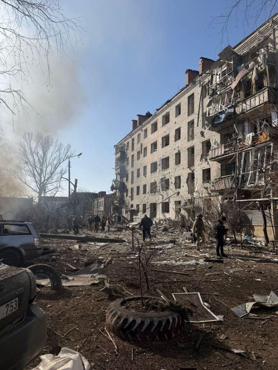 Russian airstrike on Sloviansk city in eastern Ukraine kills four, injures 16
